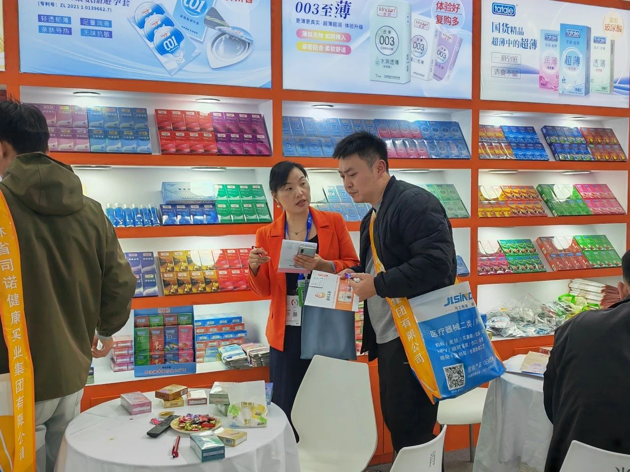 創(chuàng)新產(chǎn)品,打破同質(zhì)化,康祥復(fù)配玻尿酸避孕套燃動武漢國藥會暨2025新品提前發(fā)布2.jpg